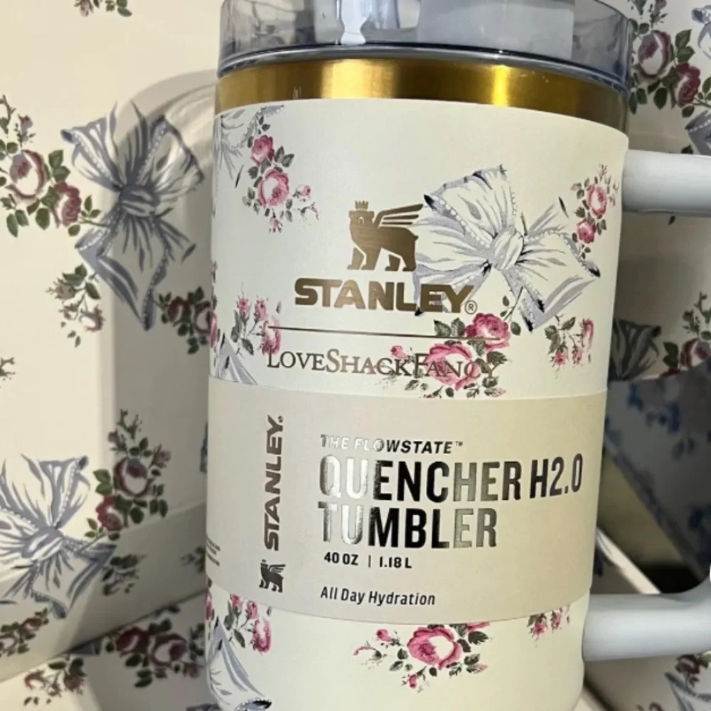 Stanley LoveShackFancy 40 oz  Tumbler in Rosa Beaux Blue Floral Límited Edition